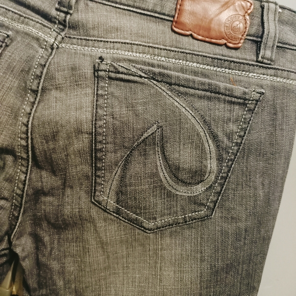 Beanpole - Picture 9 of 12